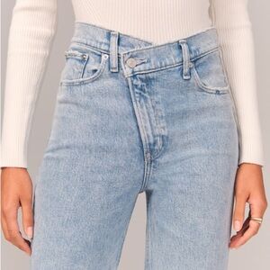 Abercrombie Ultra High Rise 90s Straight Jean